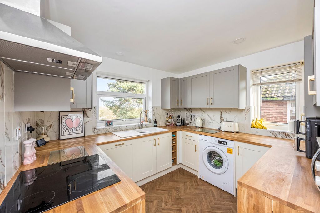Additional image 3 of 2 bed flat for saleJarvis Road, Arundel BN18