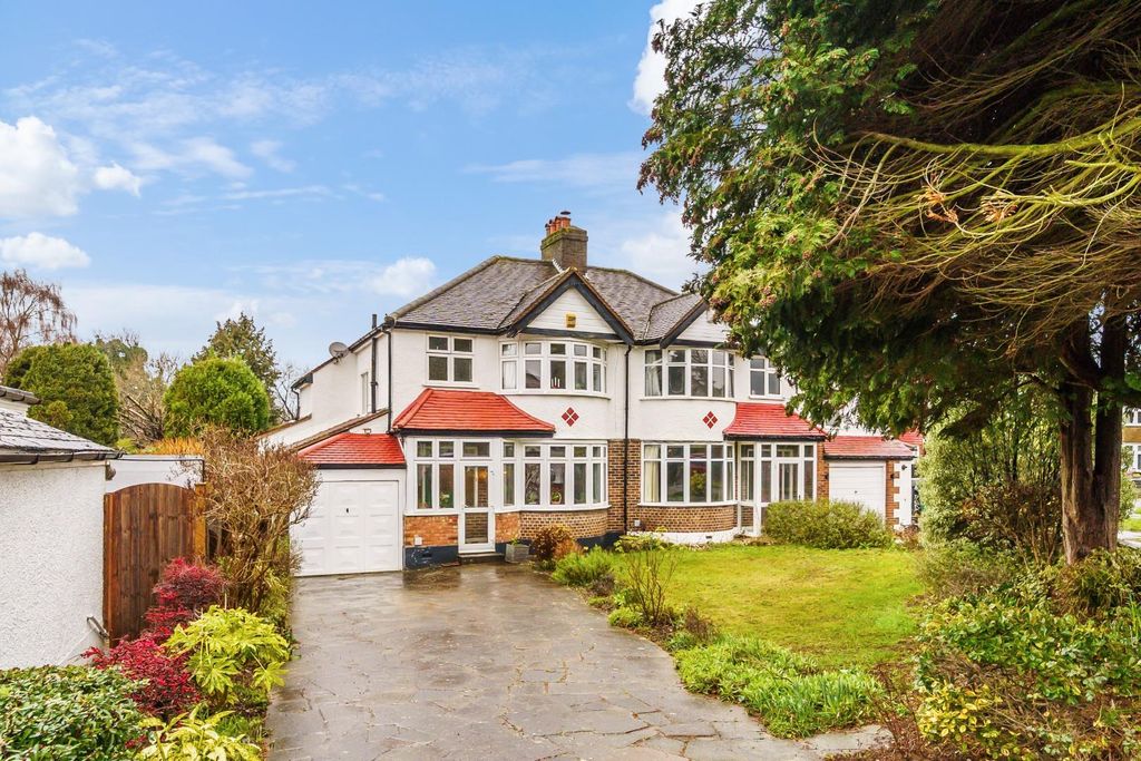 3 bed semi-detached house for saleCommonfield Road, Banstead SM7