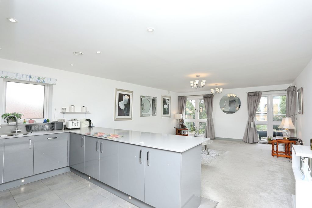 Additional image 14 of 2 bed flat for sale57 Albemarle Road, Beckenham BR3