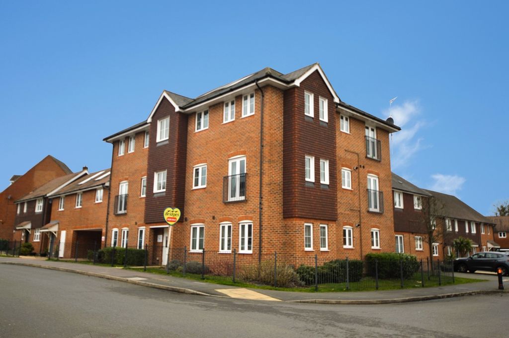 2 bed flat for saleWaterers Way, Earlswood Park, Bagshot GU19