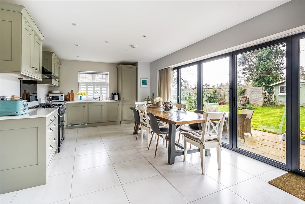 Additional image 2 of 3 bed detached bungalow for saleRoebuck Close, Ashtead KT21