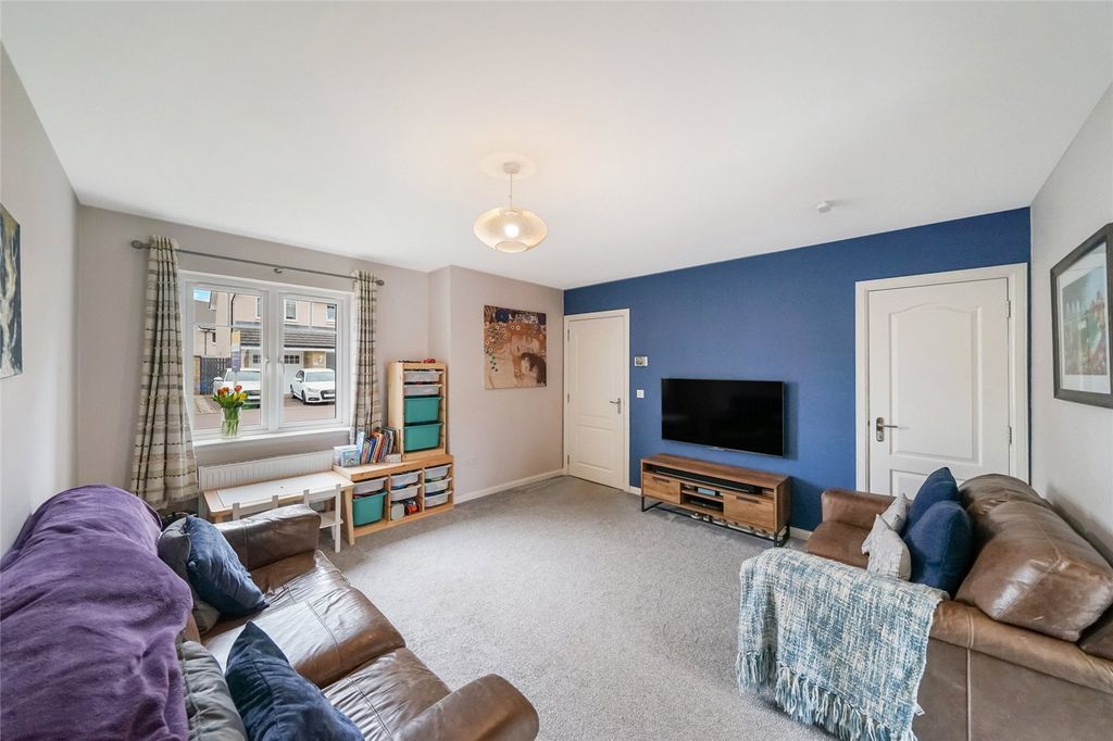 Additional image 4 of 3 bed semi-detached house for saleLapwing Place, Alloa, Clackmannanshire FK10