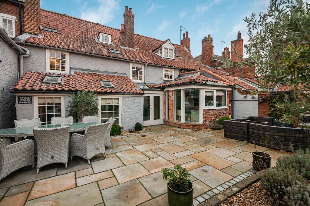 Additional image 20 of 4 bed town house for saleSt. John Street, Beverley HU17