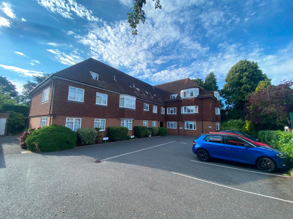 3 bed flat for saleCriagleith, Grove Road, Beaconsfield HP9