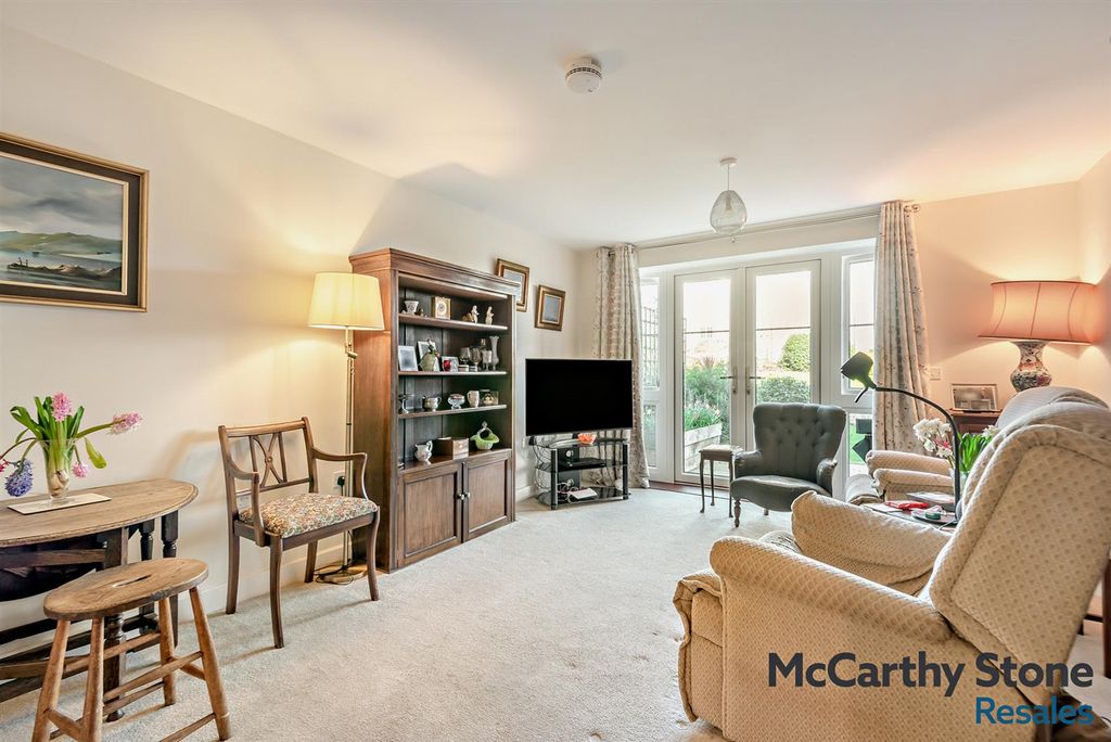 Additional image 5 of 2 bed flat for saleQueen Elizabeth Place, Orchard Lane, Alton GU34