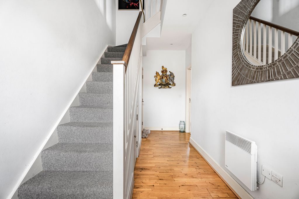 Additional image 3 of 2 bed flat for saleLower Kings Road, Berkhamsted HP4
