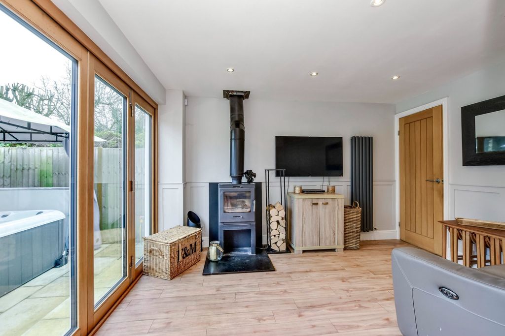 Additional image 9 of 4 bed semi-detached house for saleGallows Hill Lane, Abbots Langley WD5
