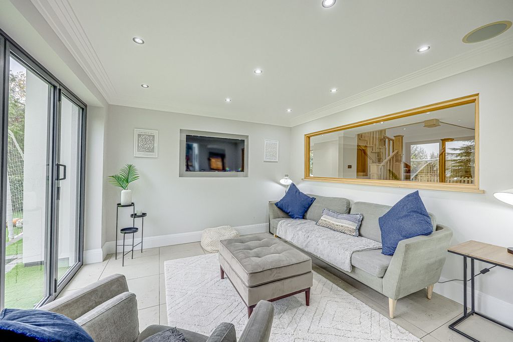 Additional image 19 of 5 bed detached house for saleBowers Road, Benfleet SS7