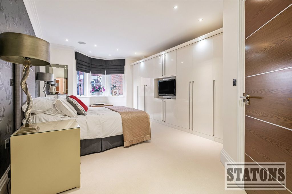 Additional image 18 of 3 bed flat for saleCockfosters Road, Barnet EN4