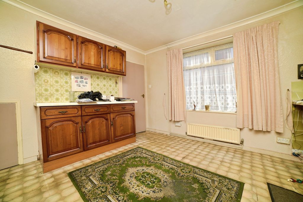 3 bed detached house for salePasture Road, Barton-Upon-Humber DN18 photo 2