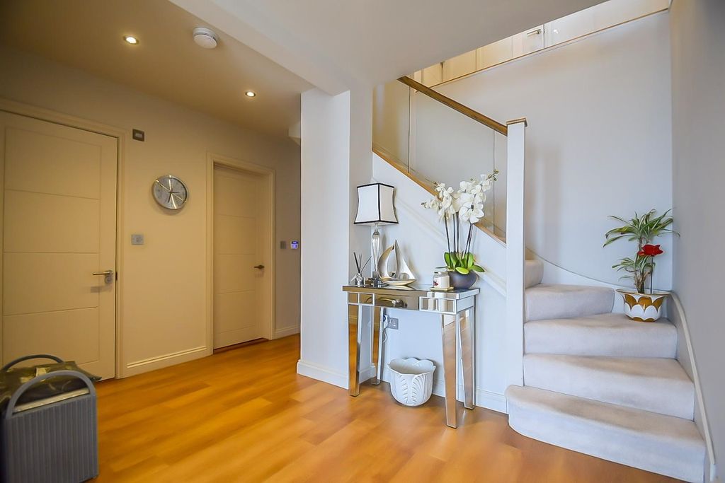 Additional image 17 of 4 bed detached house for saleSt. Marys Road, Benfleet SS7