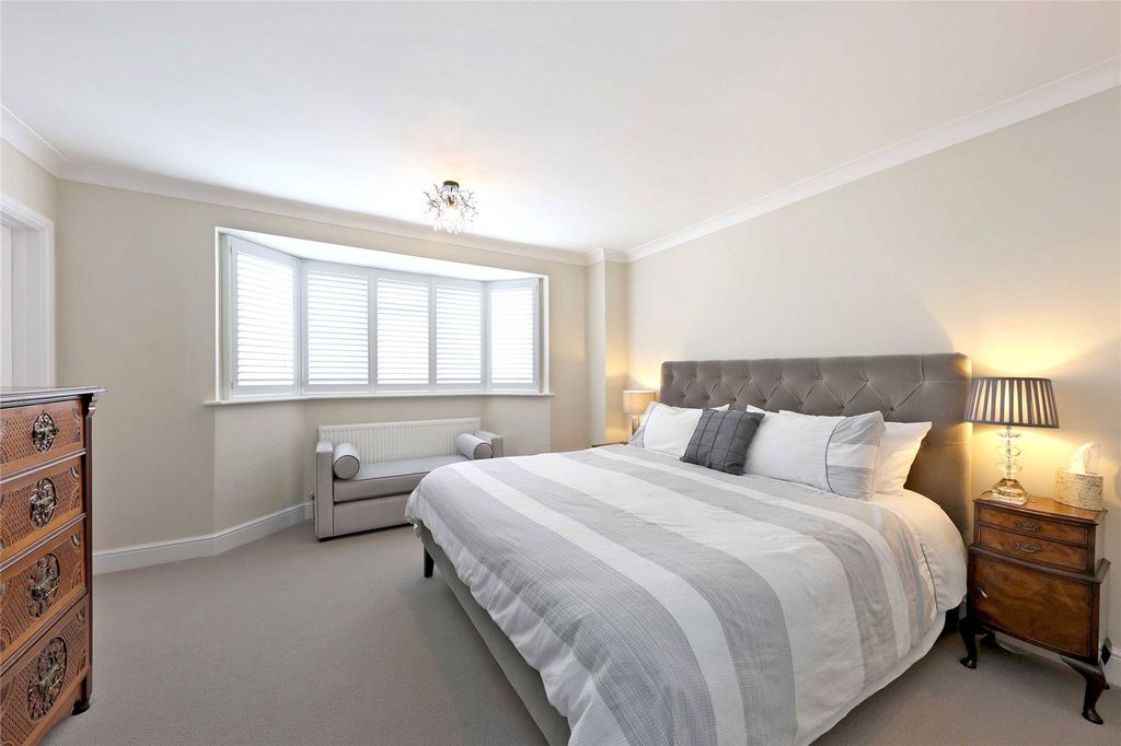Additional image 6 of 4 bed flat for saleGrove Road, Beaconsfield, Buckinghamshire HP9