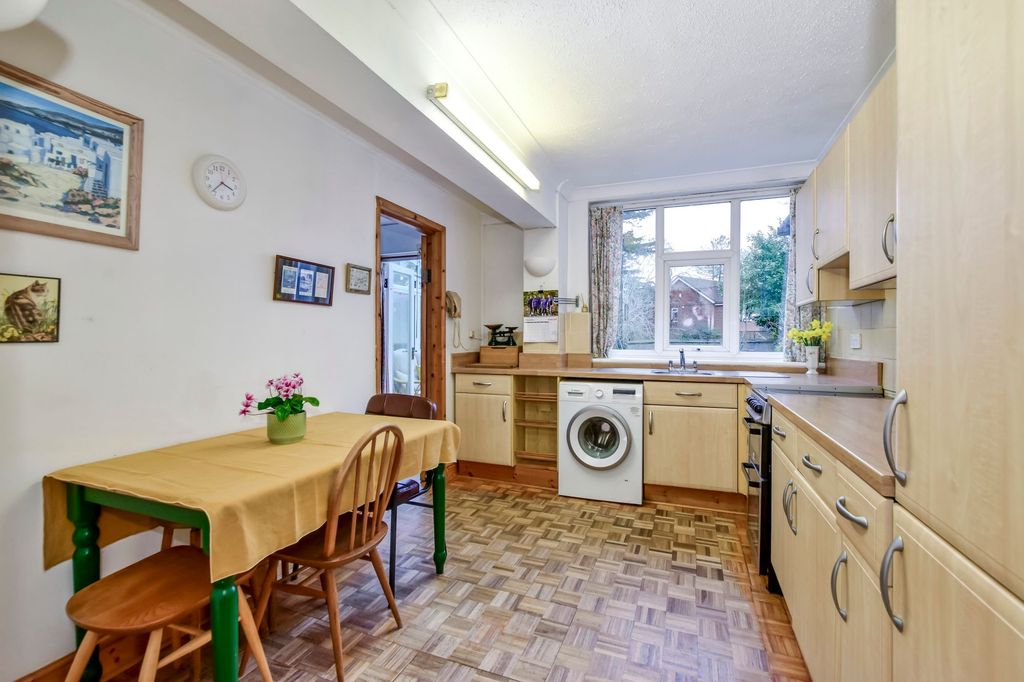Additional image 6 of 3 bed semi-detached house for saleBroomfield Rise, Abbots Langley WD5
