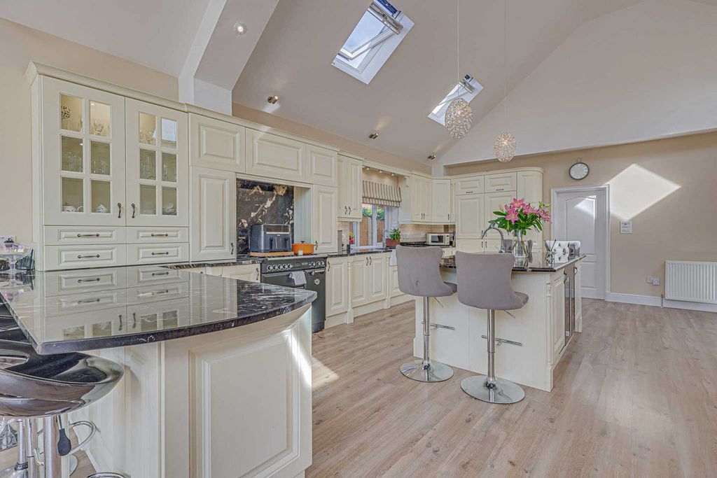 Additional image 9 of 5 bed detached house for saleHigh Road, Benfleet SS7
