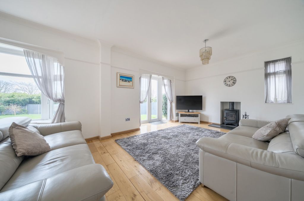 Additional image 3 of 5 bed bungalow for saleOatlands Road, Shinfield, Reading RG2
