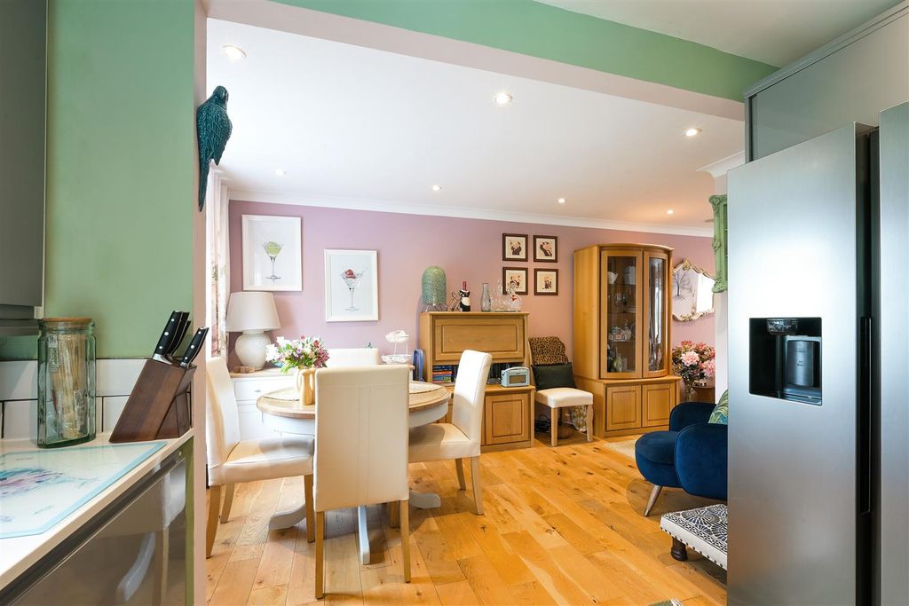 Additional image 4 of 2 bed flat for saleWell House, Woodmansterne Lane, Banstead SM7