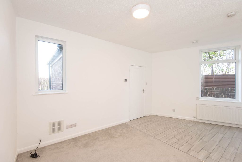 Additional image 10 of 2 bed flat for saleSt. Johns Road, Chesterfield S41