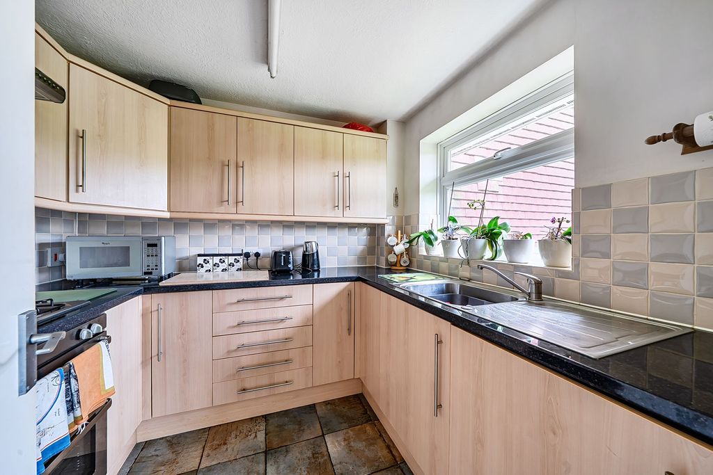 Additional image 5 of 2 bed flat for saleFarriers Close, Billingshurst RH14