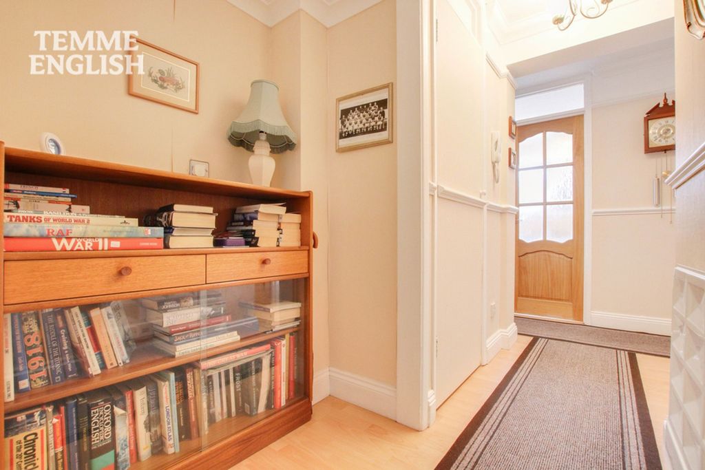 Additional image 17 of 2 bed flat for saleThe Vale, Basildon SS16