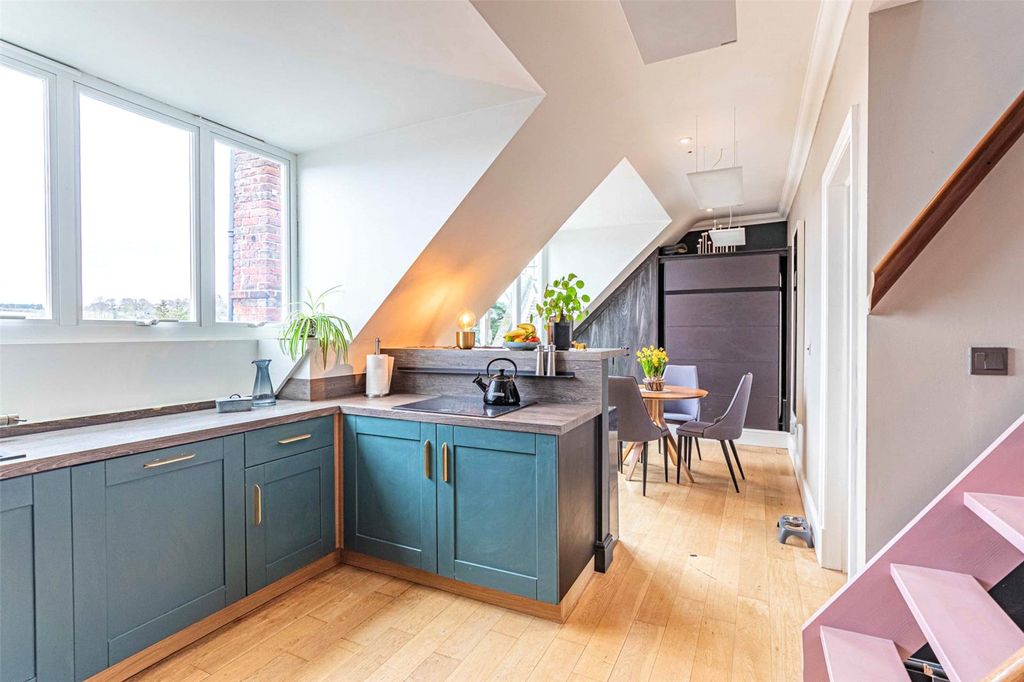 Additional image 7 of 2 bed flat for saleHigh Street, Berkhamsted, Hertfordshire HP4