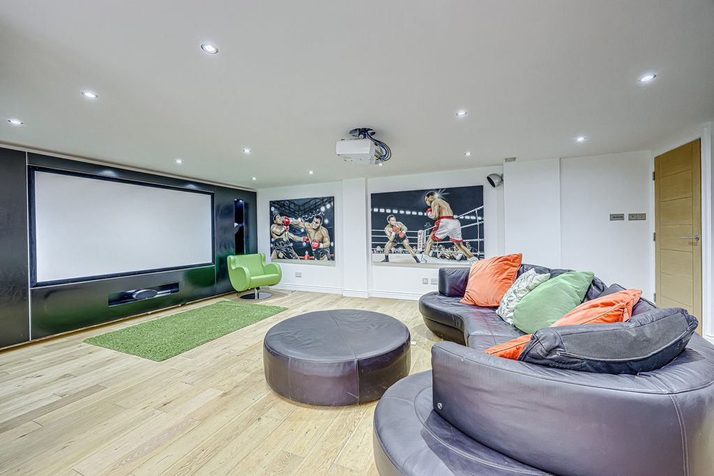 Additional image 10 of 5 bed detached house for saleBowers Road, Benfleet SS7