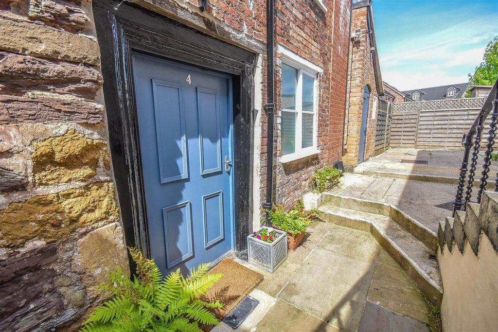 2 bed maisonette for saleMarybrook Street, Berkeley GL13 photo 5