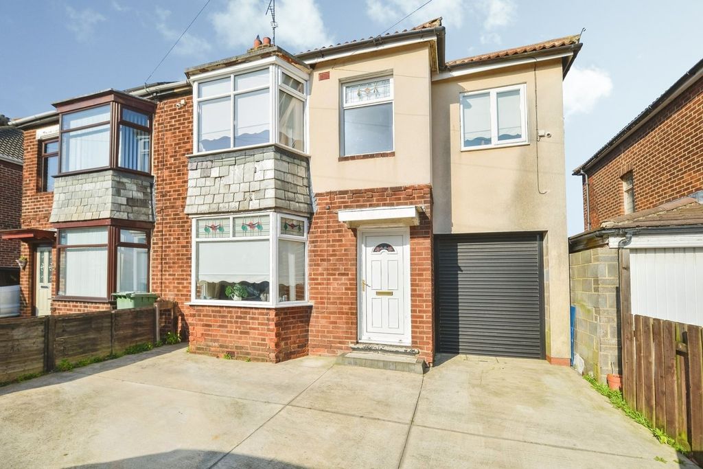 4 bed semi-detached house for saleGrosvenor Road, Billingham TS22