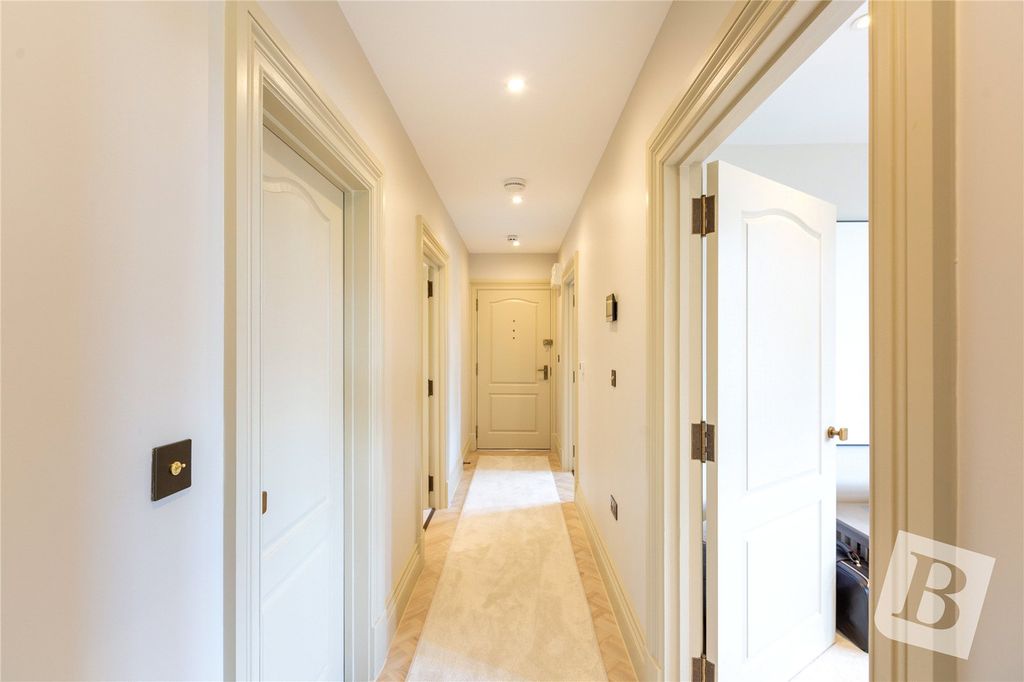 Additional image 8 of 3 bed flat for saleConvent Close, Upminster RM14