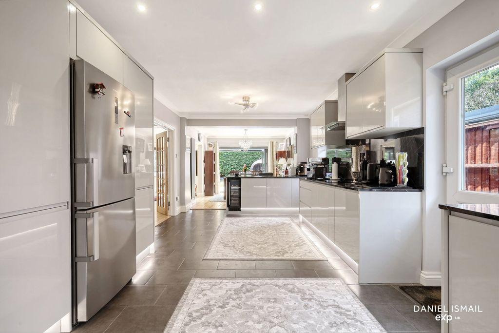 Additional image 3 of 5 bed detached house for saleGreat Berry Lane, Langdon Hills, Basildon SS16