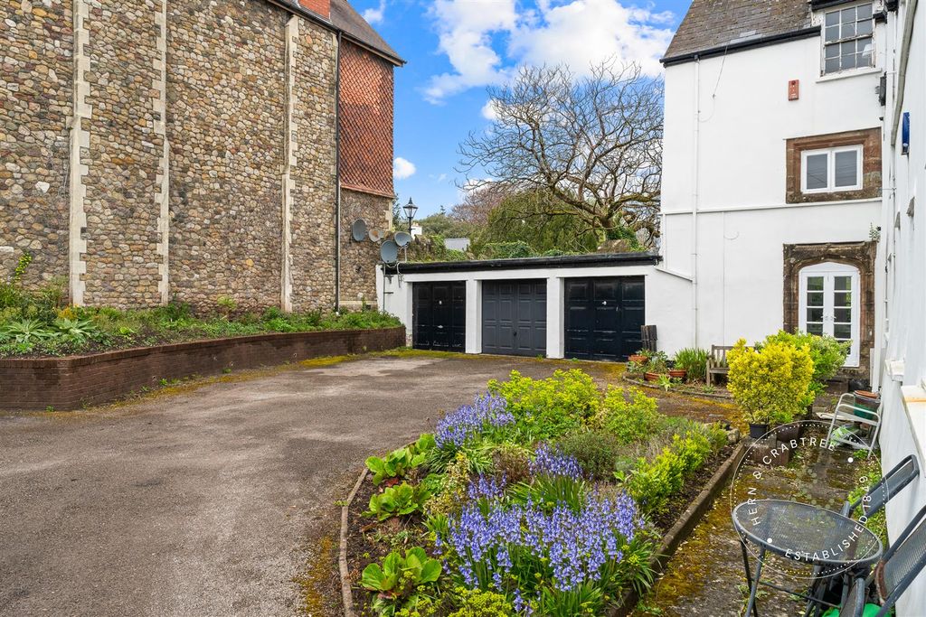 Additional image 14 of 2 bed flat for saleYr Hen Dy, The Cathedral Green, Llandaff, Cardiff CF5