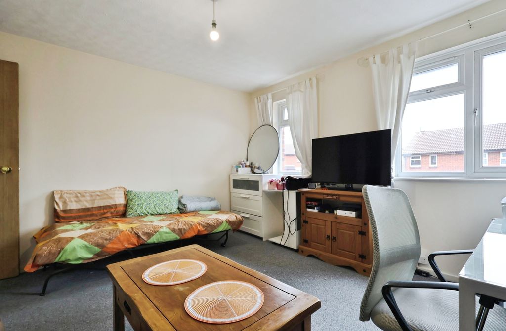 Additional image 10 of 1 bed flat for saleSanderling Close, Letchworth SG6