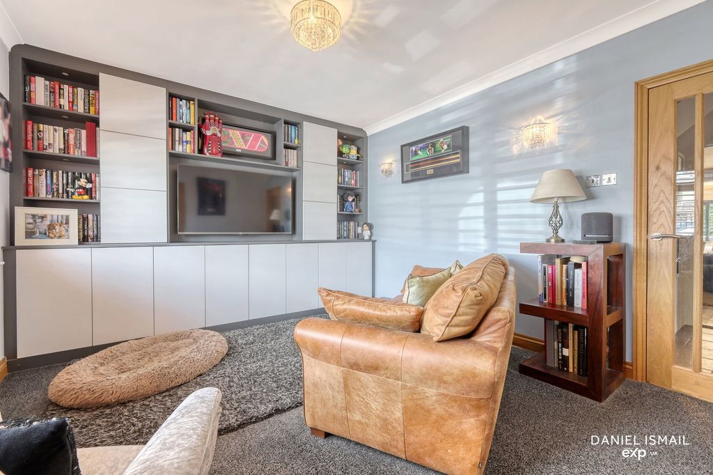 Additional image 7 of 5 bed detached house for saleGreat Berry Lane, Langdon Hills, Basildon SS16