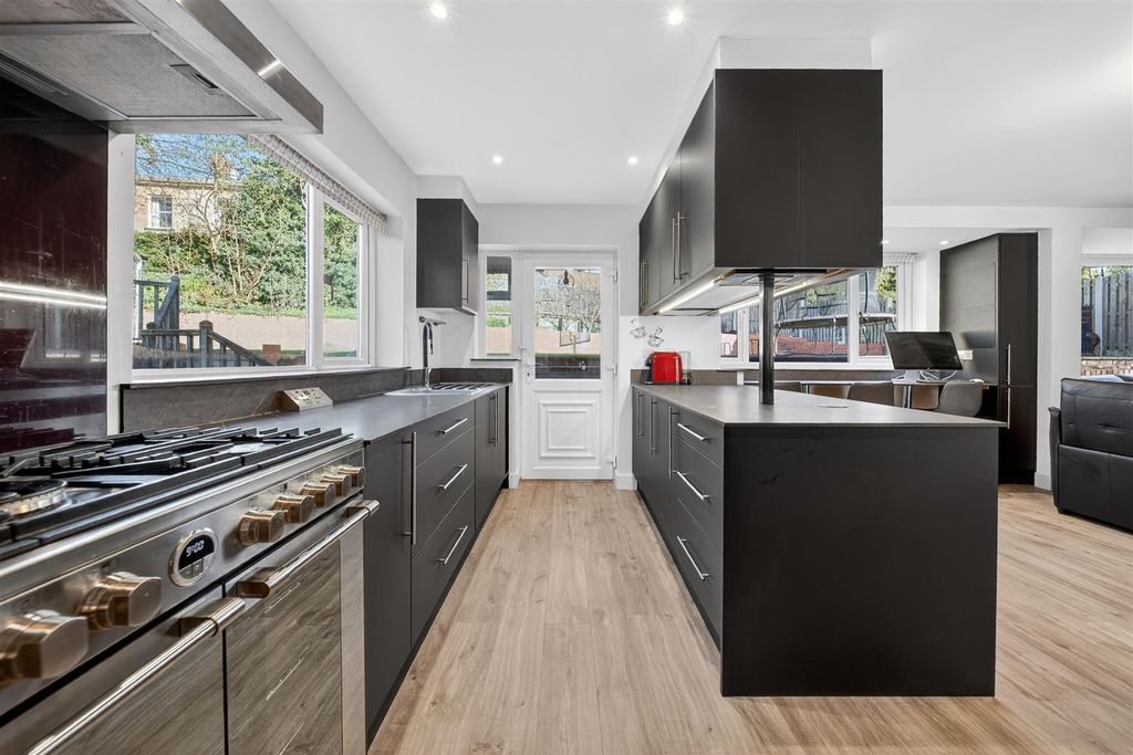 Additional image 4 of 4 bed detached house for saleLynwood Mount, Wortley, Leeds LS12