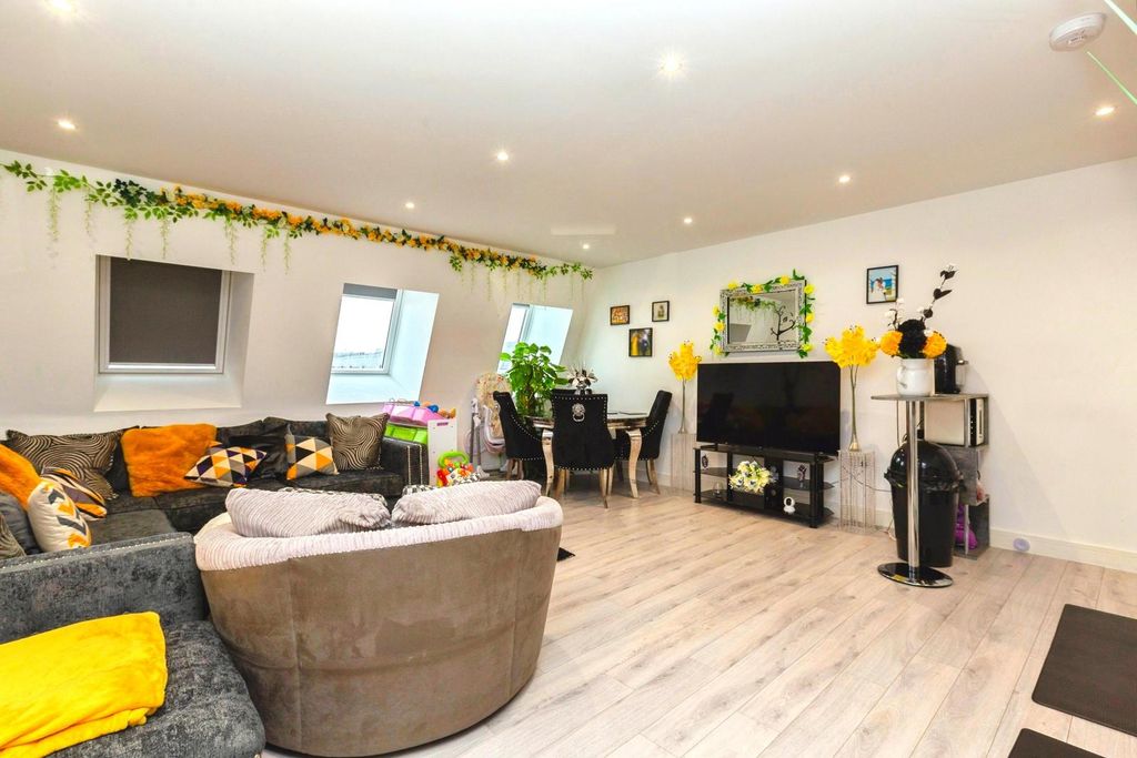 2 bed flat for saleAlton Mews, Aylesbury, Buckinghamshire HP19
