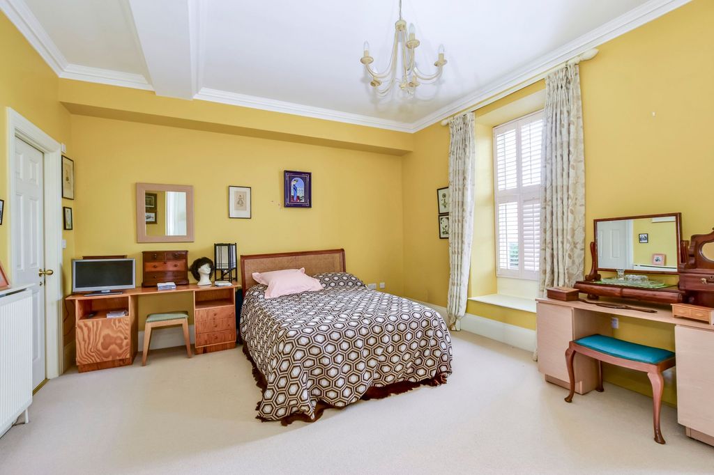 Additional image 4 of 2 bed flat for saleBreakspear Place, Abbots Langley WD5