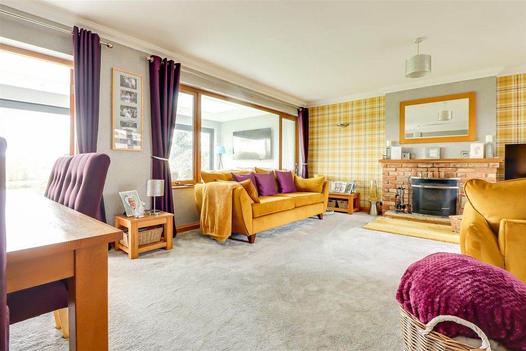 Additional image 7 of 3 bed detached house for saleHaresland Close, Benfleet SS7