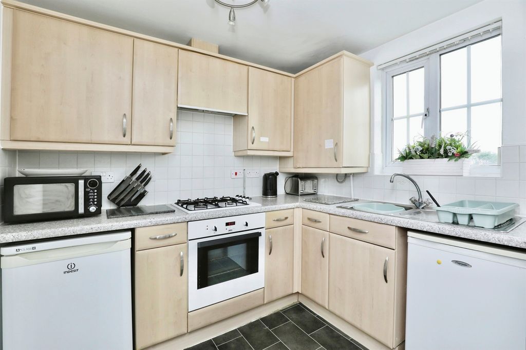 Additional image 3 of 2 bed flat for salePrimrose Place, Bessacarr, Doncaster DN4