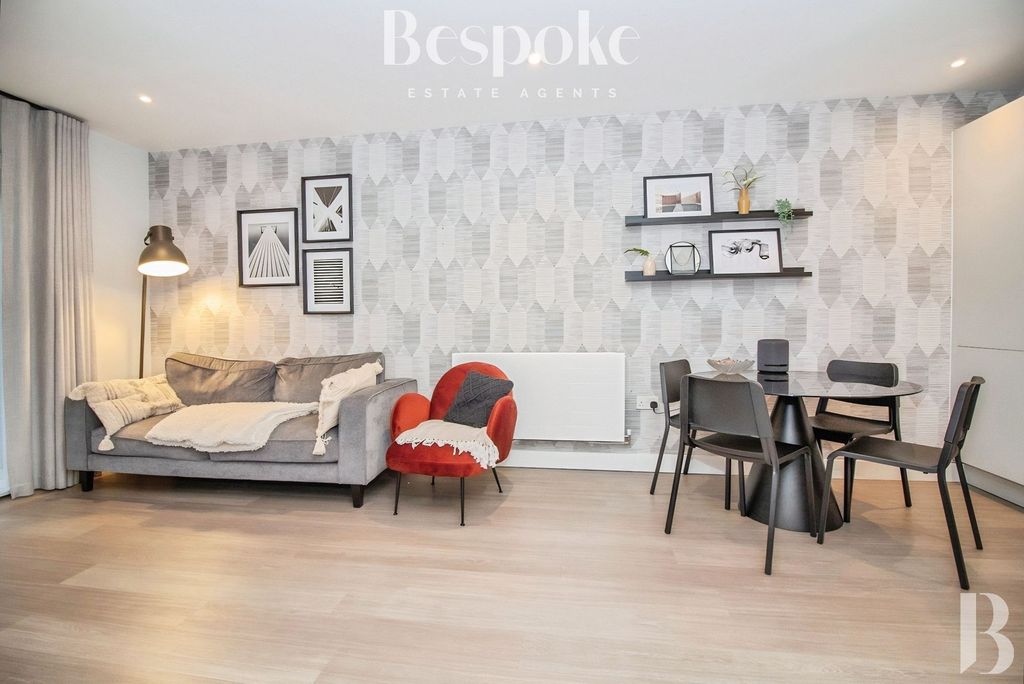 Additional image 6 of 2 bed flat for saleSunapee Road, Reading RG2