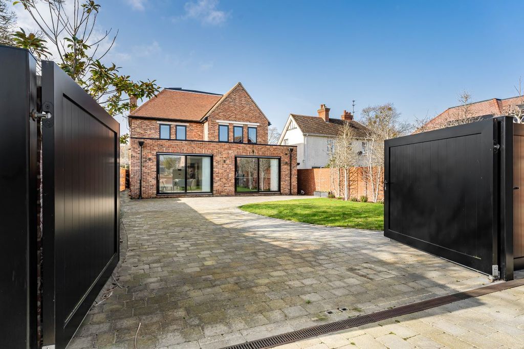 Additional image 42 of 5 bed detached house for sale137 Kimbolton Road, Bedford, Bedfordshire MK41