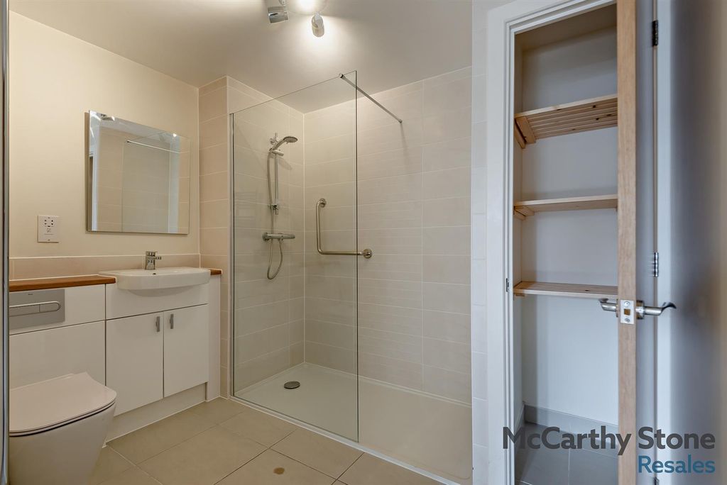 Additional image 7 of 2 bed flat for saleQueen Elizabeth Place, Orchard Lane, Alton GU34