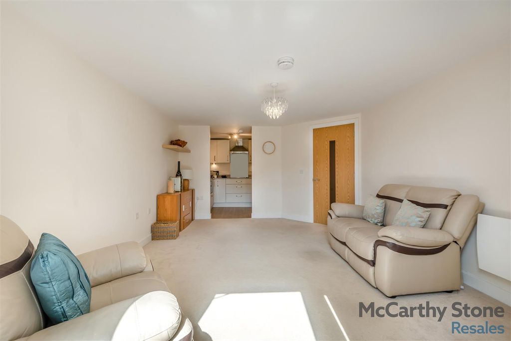 Additional image 4 of 1 bed flat for saleQueen Elizabeth Place, Orchard Lane, Alton GU34