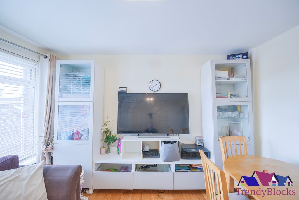 Additional image 4 of 3 bed terraced house for saleHillborough Grove, Chatham ME5