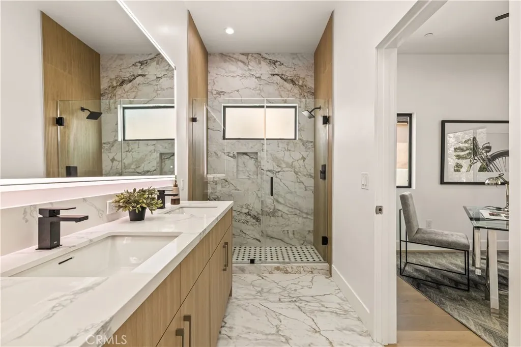 Additional image 43 of 1170 S Lucerne Blvd, Los Angeles, CA 90019
