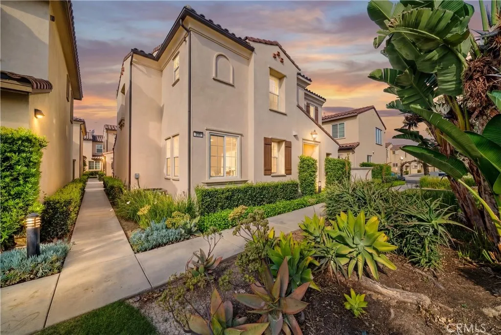 208 W Cork Tree Dr, Orange, CA 92865