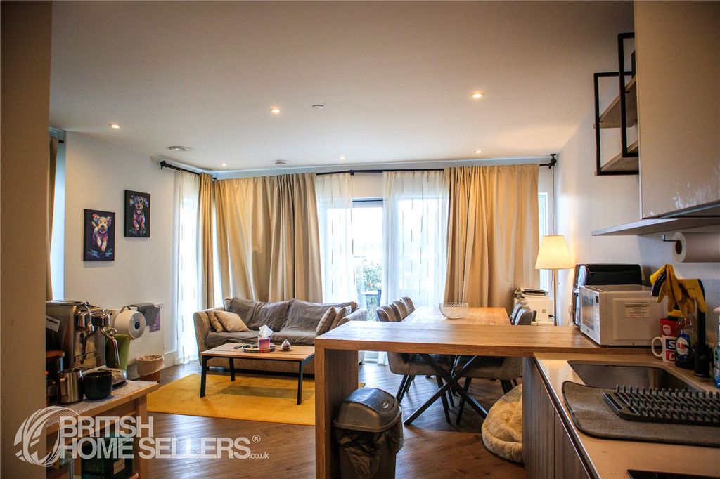 Additional image 4 of 2 bed flat for saleFlagstaff Road, Reading, Berkshire RG2