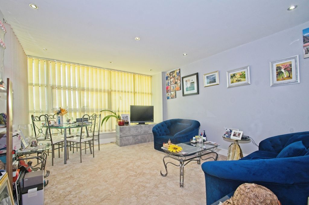 Additional image 2 of 2 bed flat for saleHavannah Street, Cardiff CF10