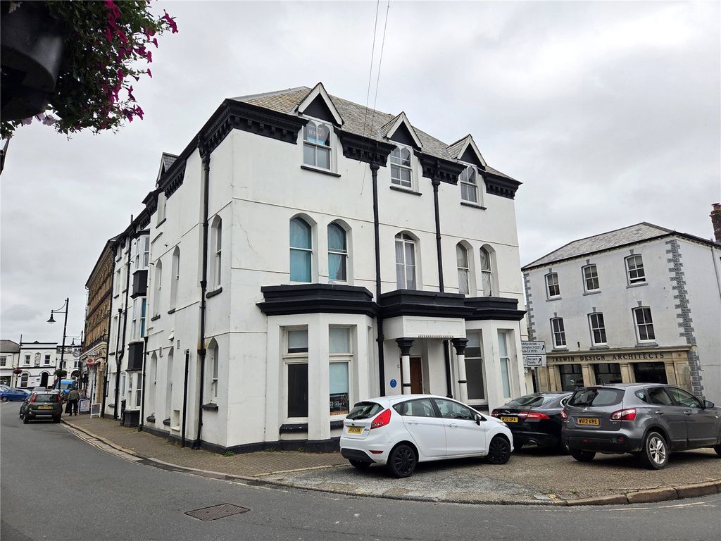 2 bed flat for saleBarclays Chambers, 20 Fore Street, Holsworthy, Devon EX22