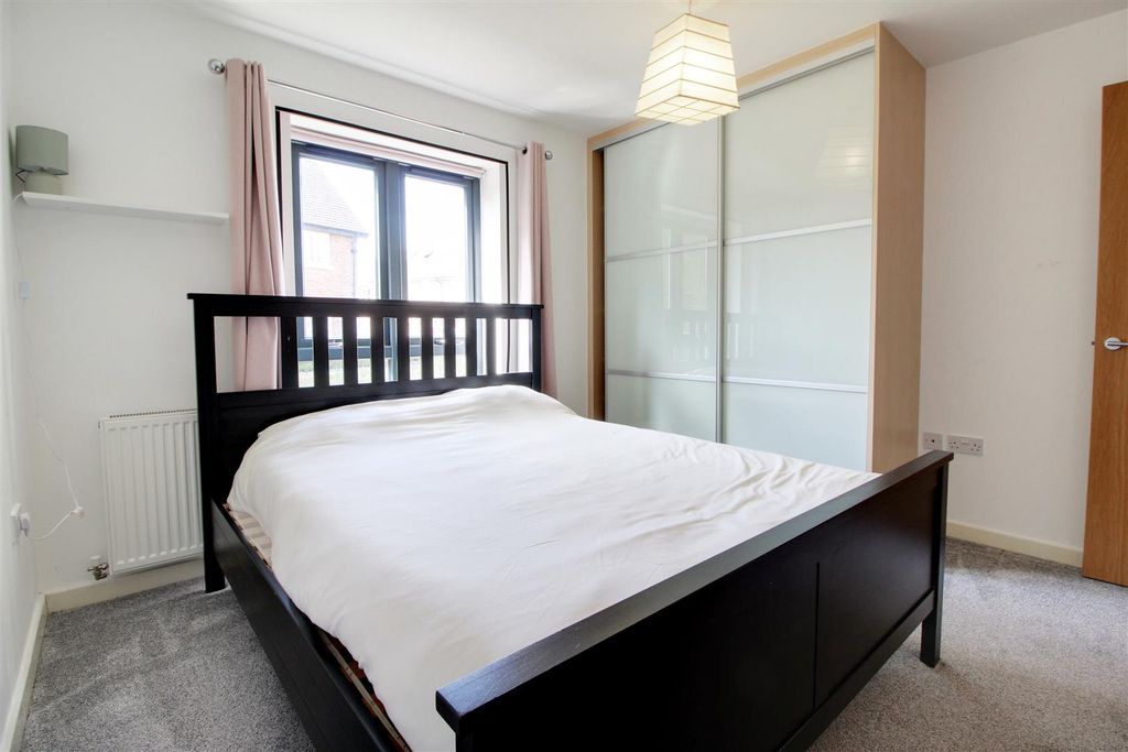 Additional image 14 of 2 bed flat for saleBirtchnell Close, Berkhamsted HP4