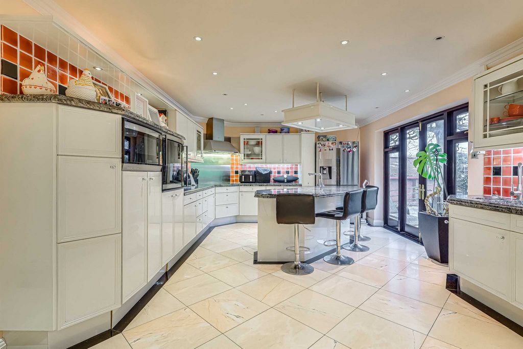 Additional image 21 of 4 bed detached house for saleVicarage Hill, Benfleet SS7
