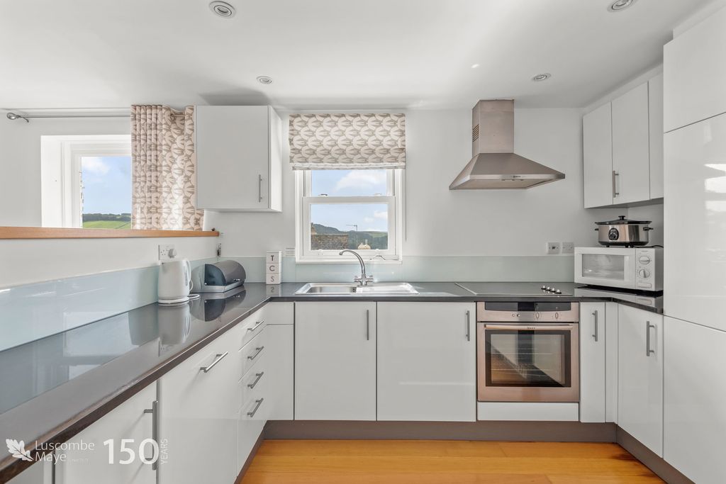 2 bed flat for saleDevon Road, Salcombe TQ8 photo 5